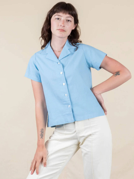 9 экологичных женских рубашек на пуговицах